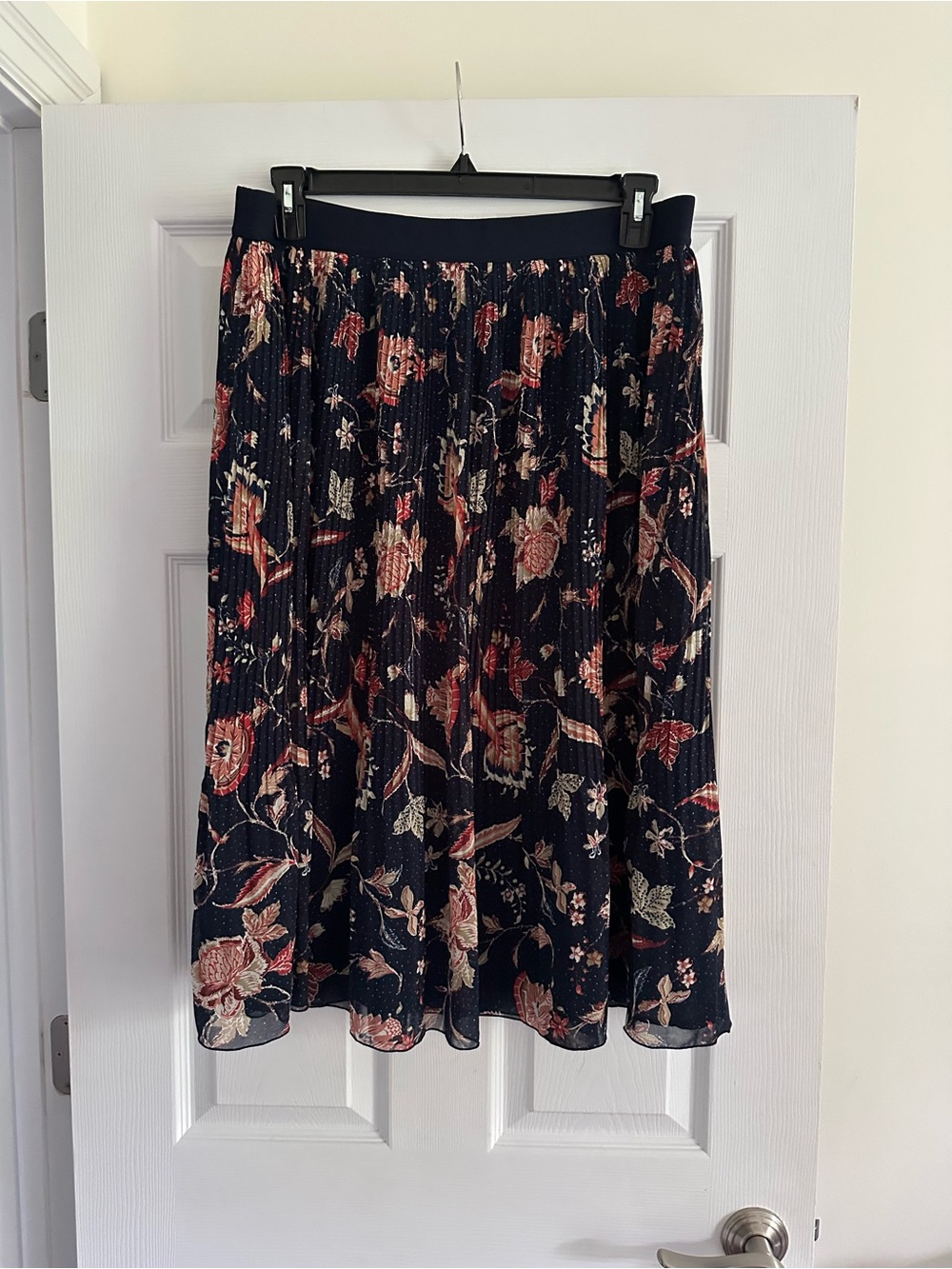 Size XL/16 Olsen Women’s Pleated Floral Midi Skirt Navy Boho Lined - Picture 3 of 8